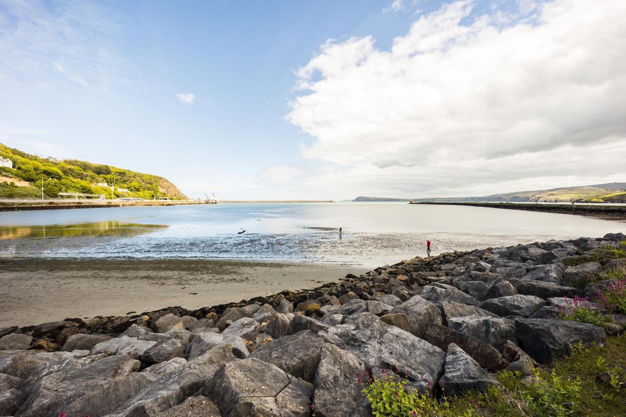 Вилла Harbour View Goodwick Экстерьер фото